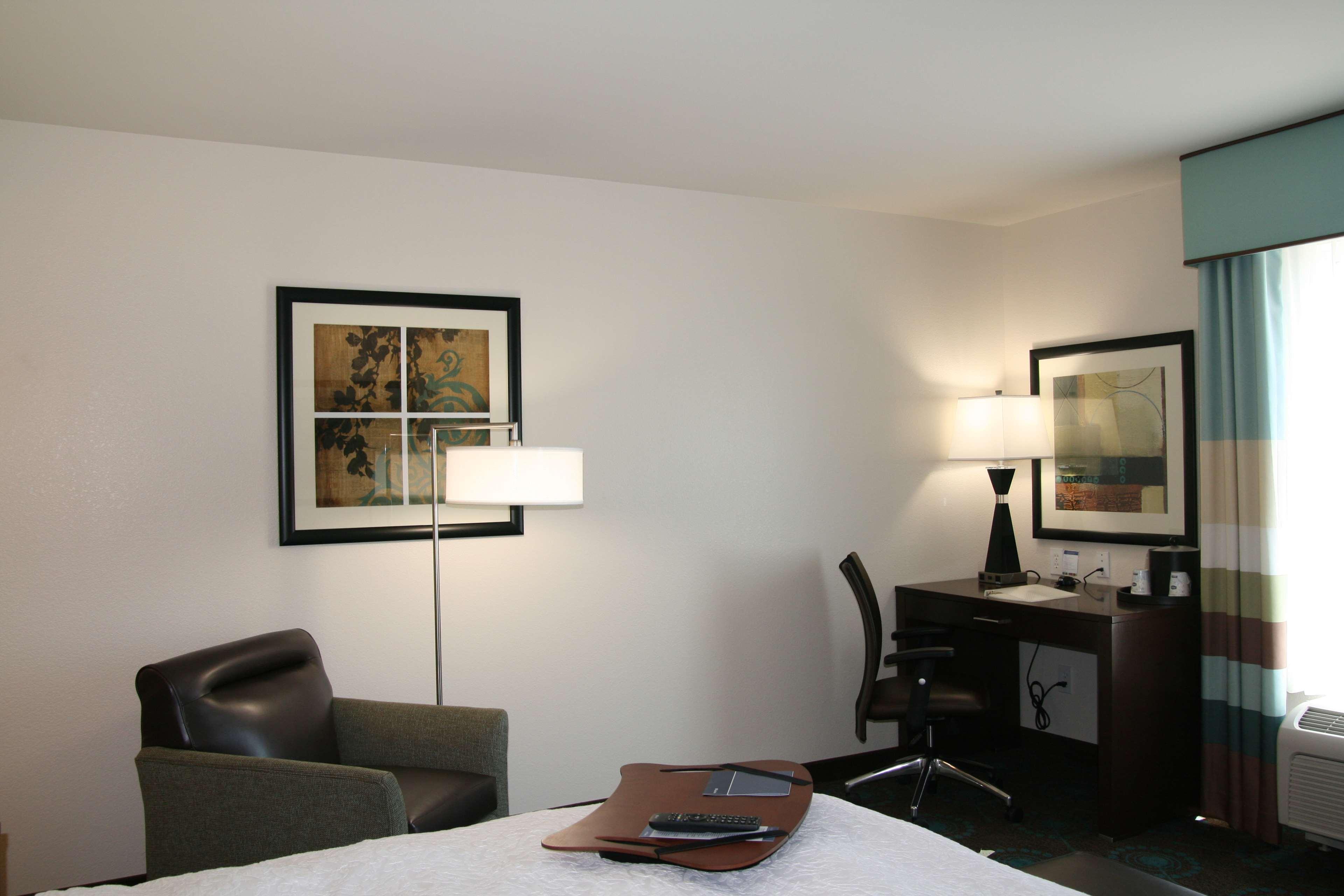 Hampton Inn Anderson/Alliance Business Park Стая снимка