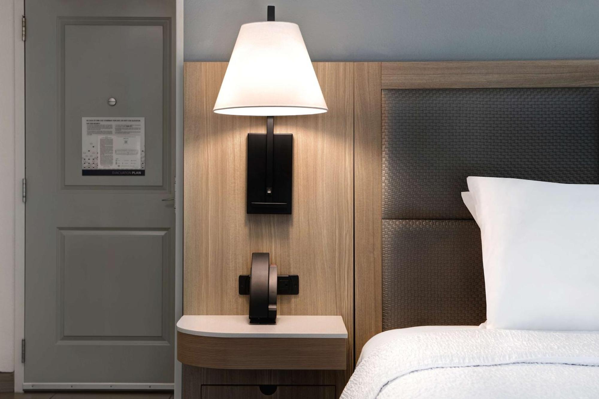 Hampton Inn Anderson/Alliance Business Park Екстериор снимка