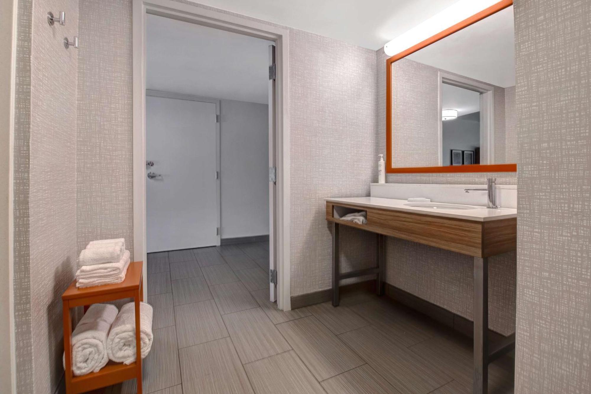 Hampton Inn Anderson/Alliance Business Park Екстериор снимка