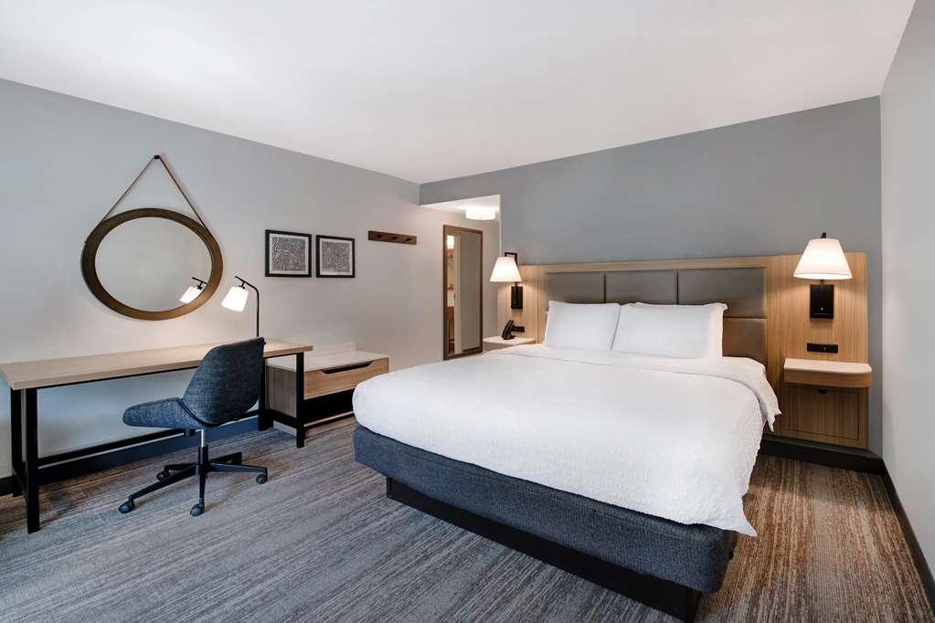 Hampton Inn Anderson/Alliance Business Park Стая снимка